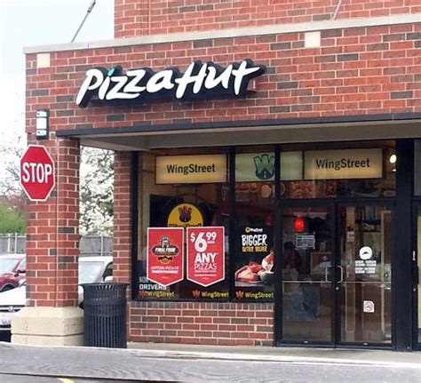 Marshfield Ave has a fantastic selection of pies to choose from. . Pizza hut chicago il